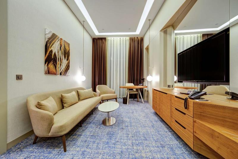 One-Bedroom King Suite image 4