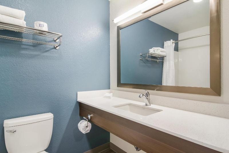 QUEEN SUITE TWO QUEEN BEDS W DISHWASHER (DISHES/COOKWARE INCLUDED) image 2