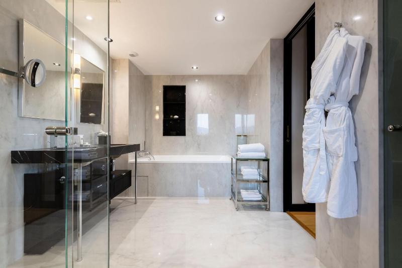 Suite with Sea View image 1
