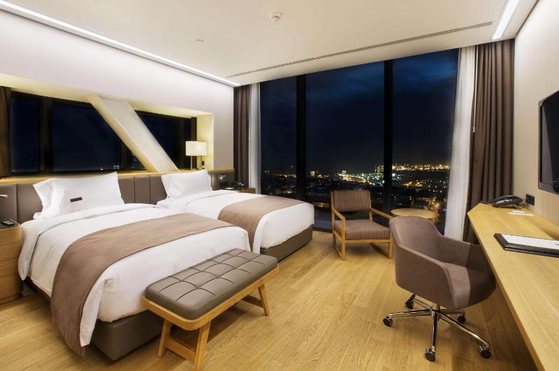 Twin Room image 4
