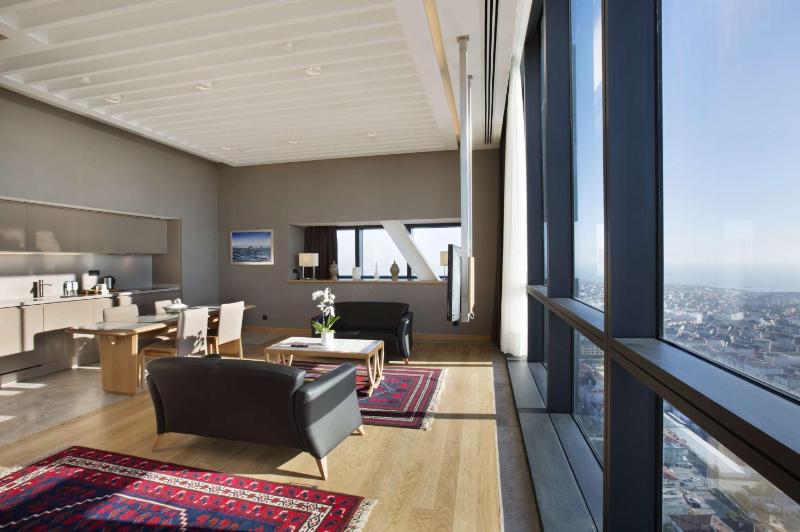 King Duplex Suite with View image 4