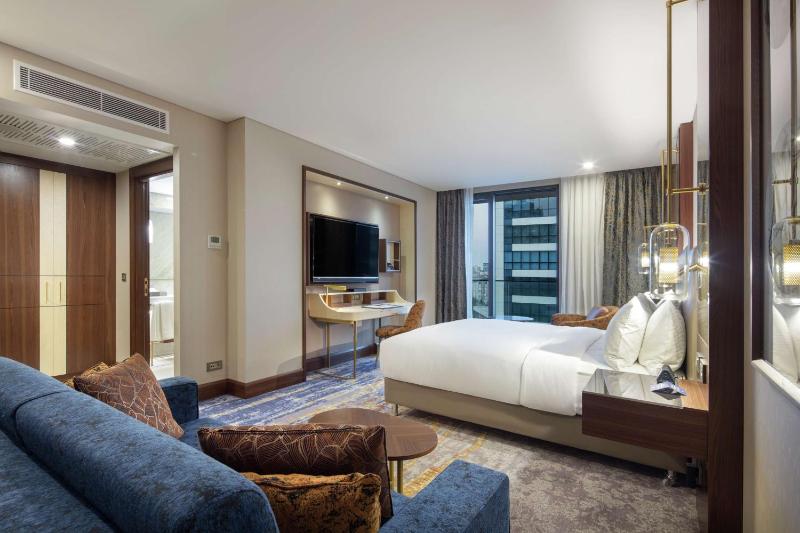 Deluxe King Room image 1