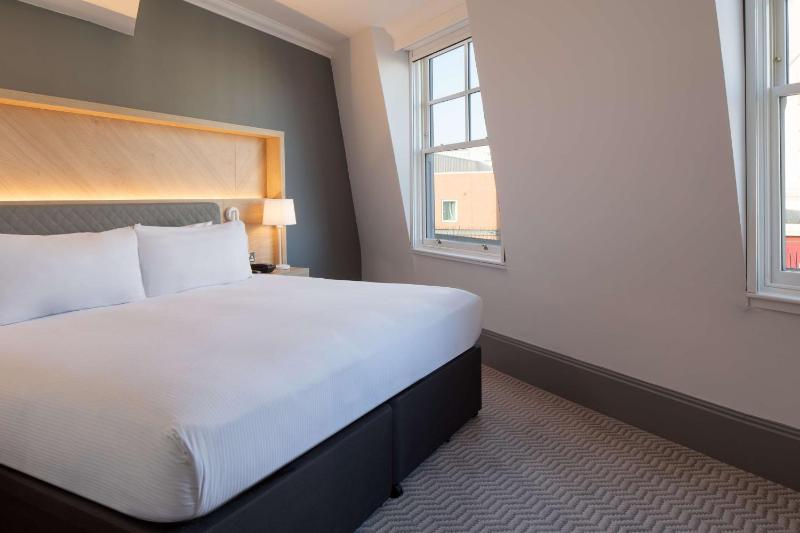 Family King Room with Sofa Bed image 1