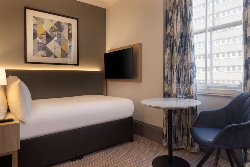 Single Room image 4