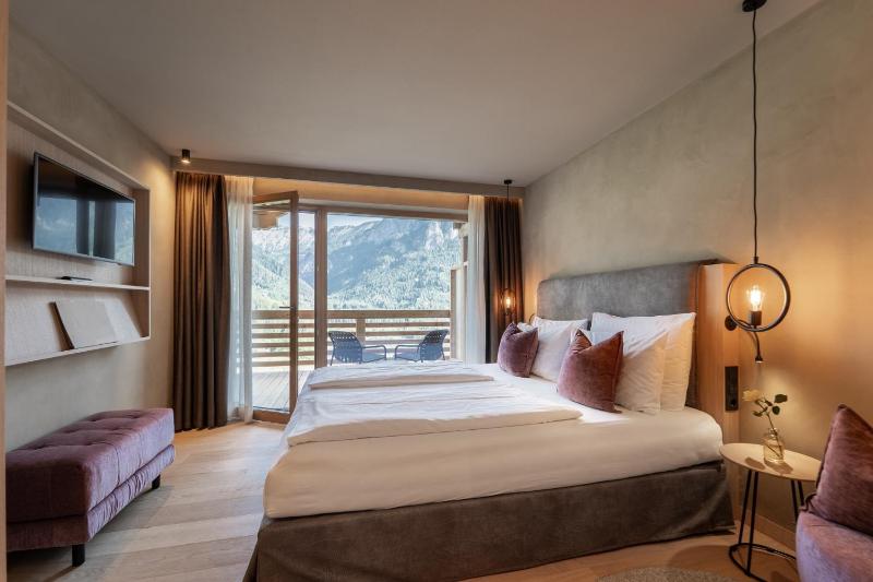 Family Suite with Balcony image 3