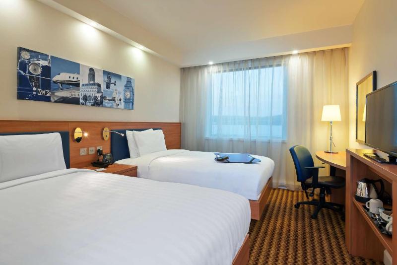 Twin Room image 1