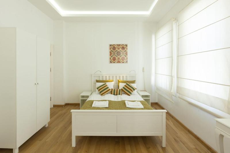 Family Room (4 Adults) image 3