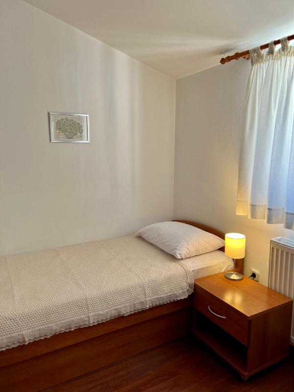 Three-Bedroom Apartment with Terrace and Sea View (5 Adults) image 3