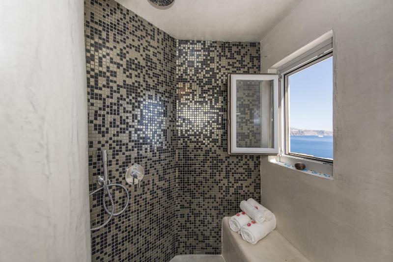 Emotion Suite with Hot Tub and Caldera View image 2