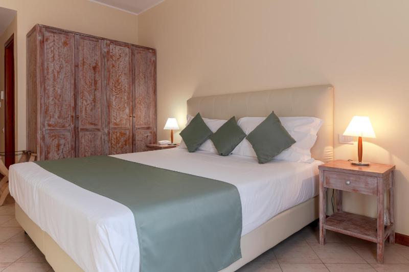 Double or Twin Room with Garden View image 4