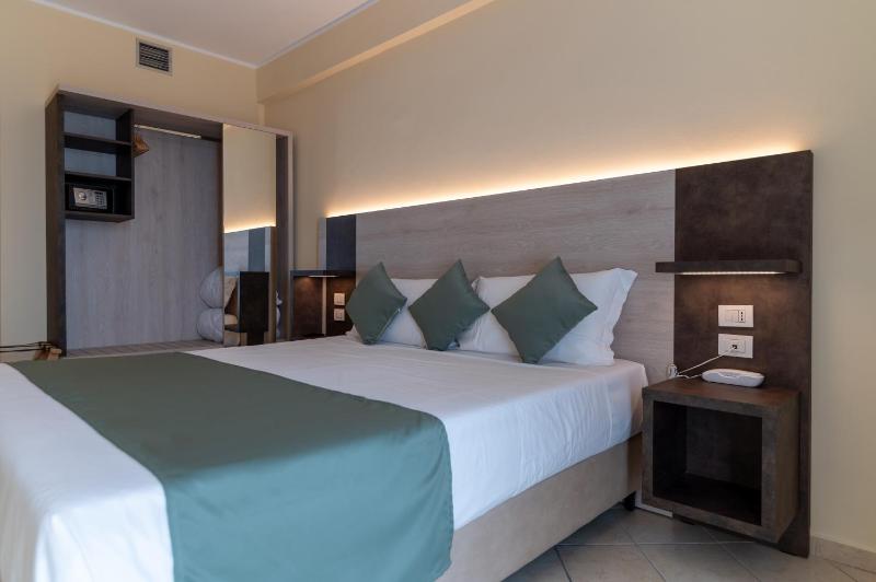 Superior Double or Twin Room with Garden View image 4