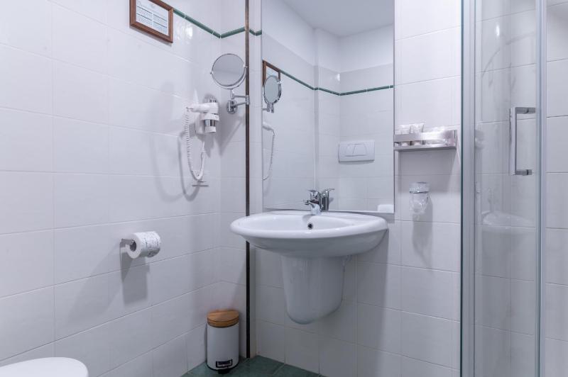 Superior Double or Twin Room with Garden View image 3