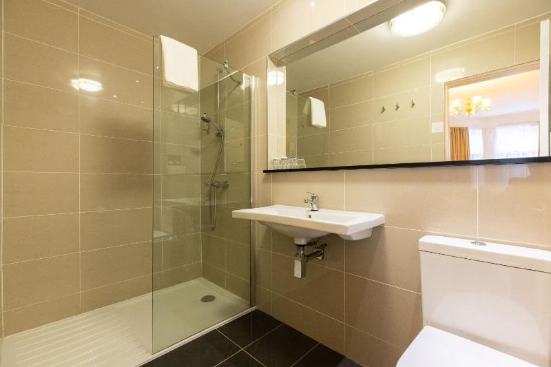 Small Double Room image 3