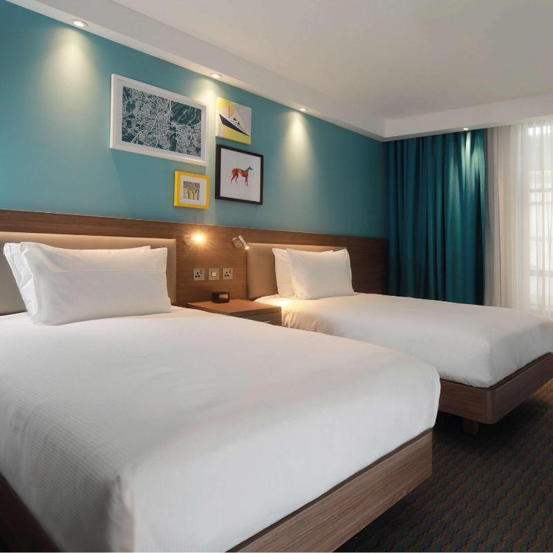 Twin Room - Non-Smoking image 3