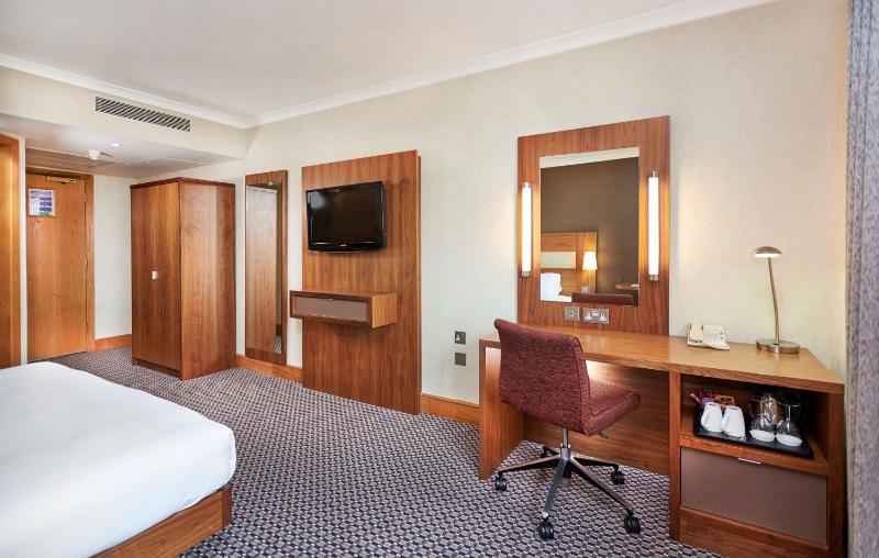 DoubleTree by Hilton Coventry - image 35
