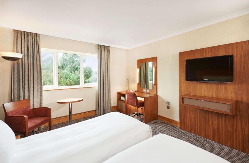 Twin Room image 4