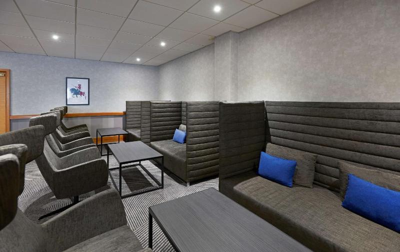 DoubleTree by Hilton Coventry - image 5