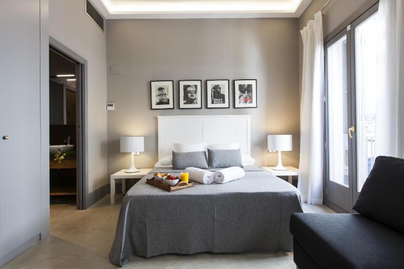 Studio with Balcony image 1