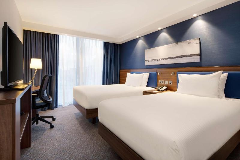 Twin Room image 1