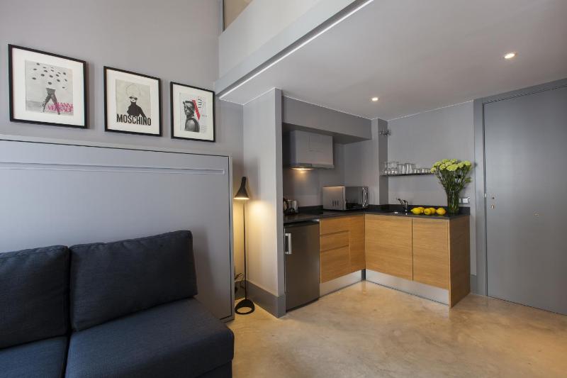 Deluxe Studio with Balcony image 4