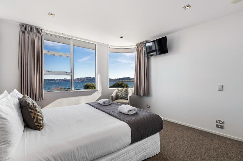 Waimahana Apartment 8 - image 24