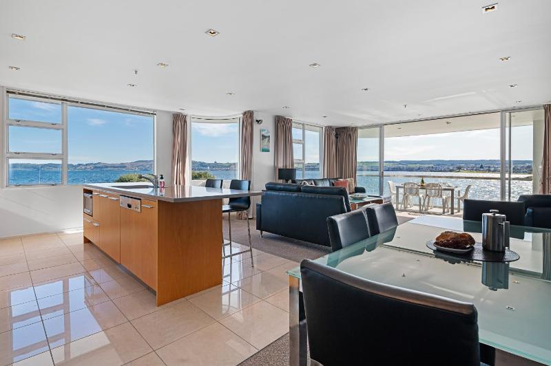 Waimahana Apartment 8 - image 20