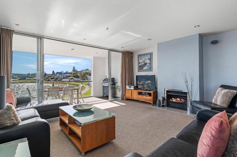 Waimahana Apartment 8 - image 2