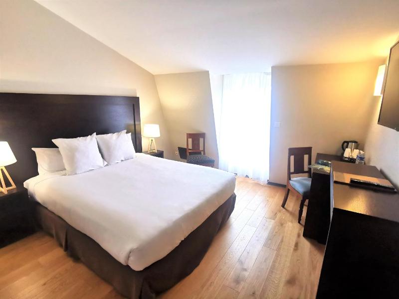 Standard Double Room image 1