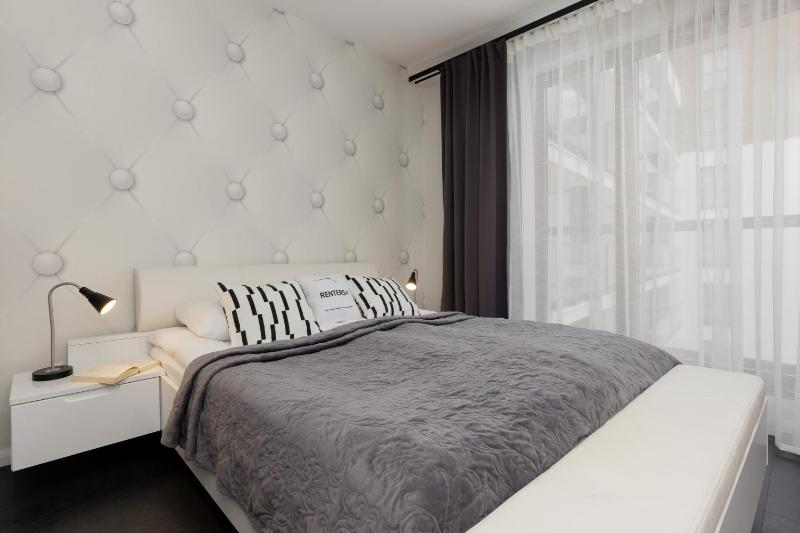 Warsaw City Center Apartment Grzybowska 85 with Parking by Noclegi Renters - image 1