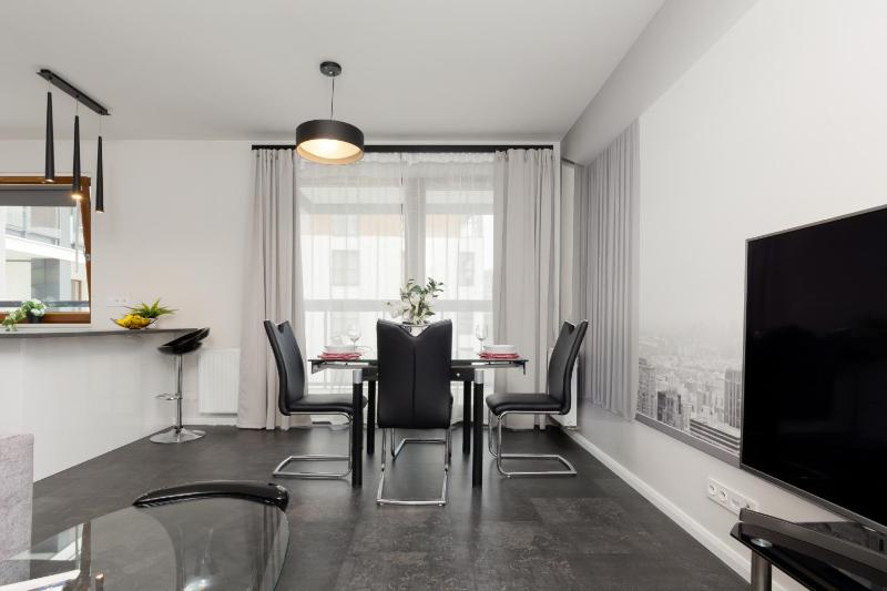 Warsaw City Center Apartment Grzybowska 85 with Parking by Noclegi Renters - image 16
