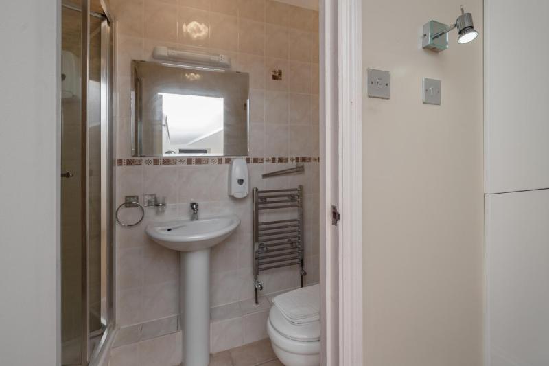 Double Room with Private Bathroom image 3