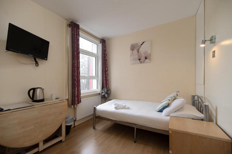 Single Room with Private Bathroom image 1