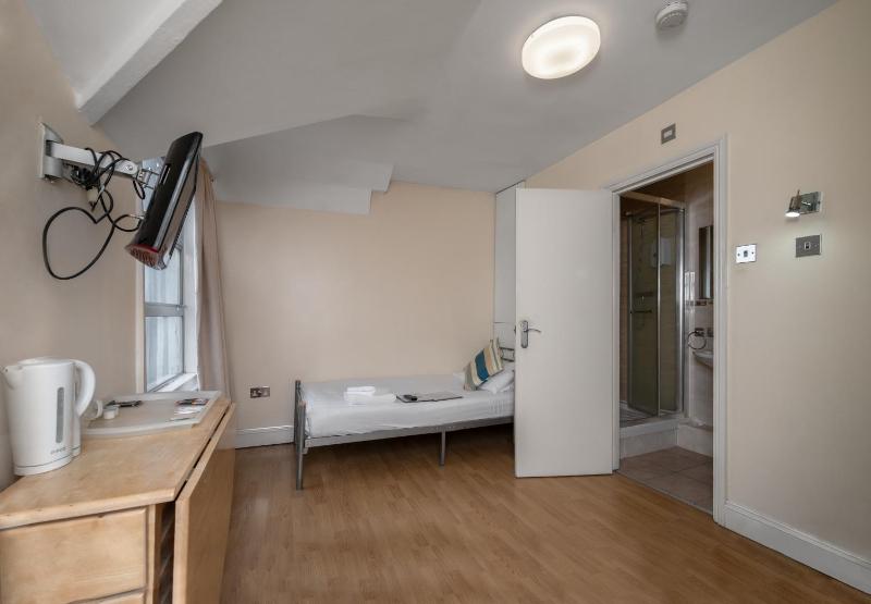 Single Room with Private Bathroom image 2
