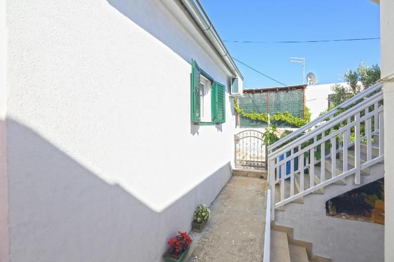 Apartmani Niki Hvar - image 22
