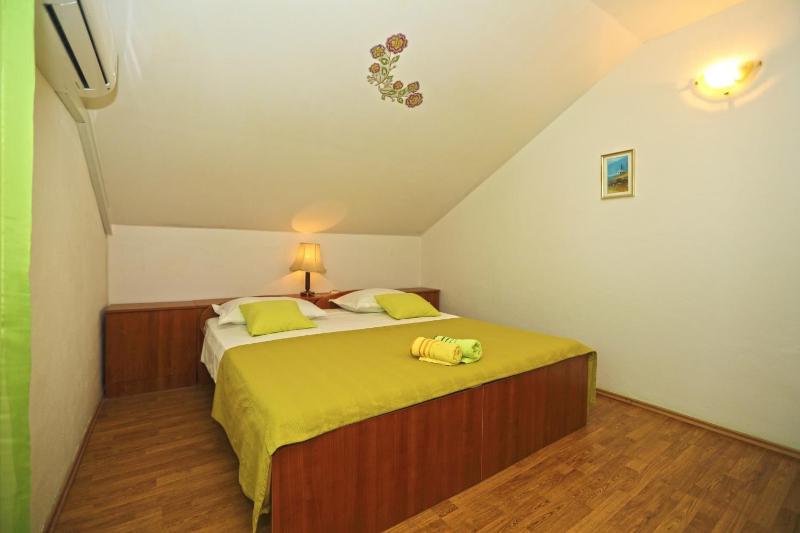 Apartmani Niki Hvar - image 8
