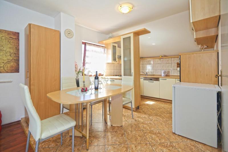 Apartmani Niki Hvar - image 33