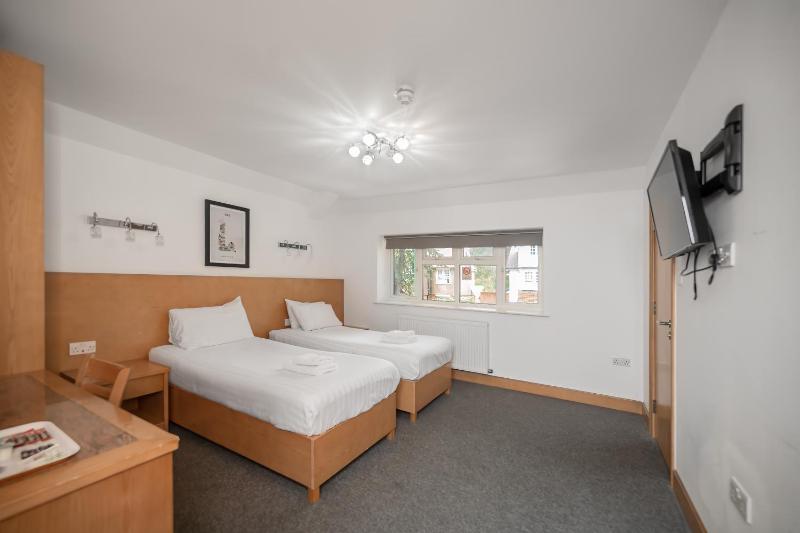 Twin Room with Private Bathroom image 1