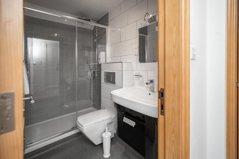 Double Room with Private Bathroom image 4