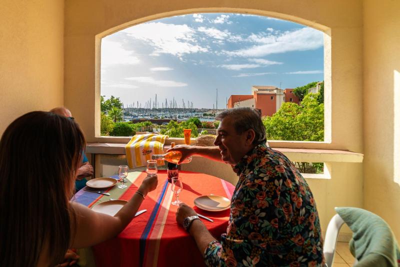 Studio (2 Adults + 2 Children) image 1