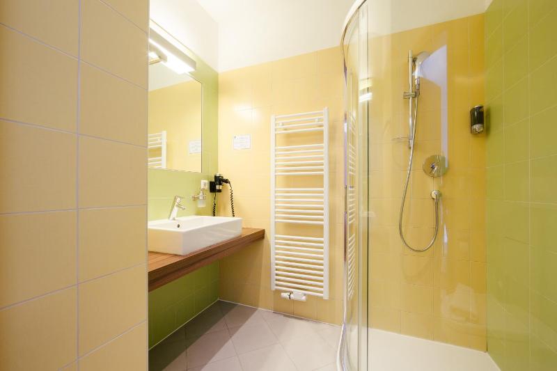 Economy Double Room image 1