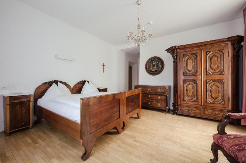 Double Room with Balcony image 2