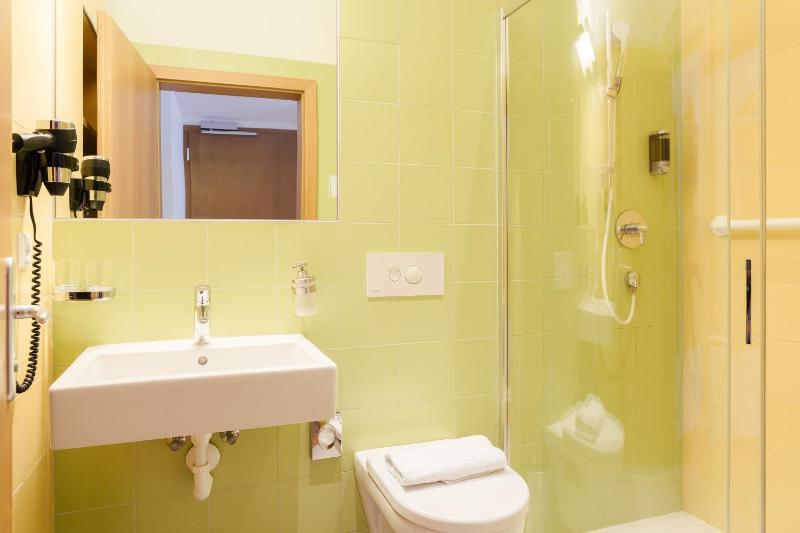 Double Room with Balcony image 4