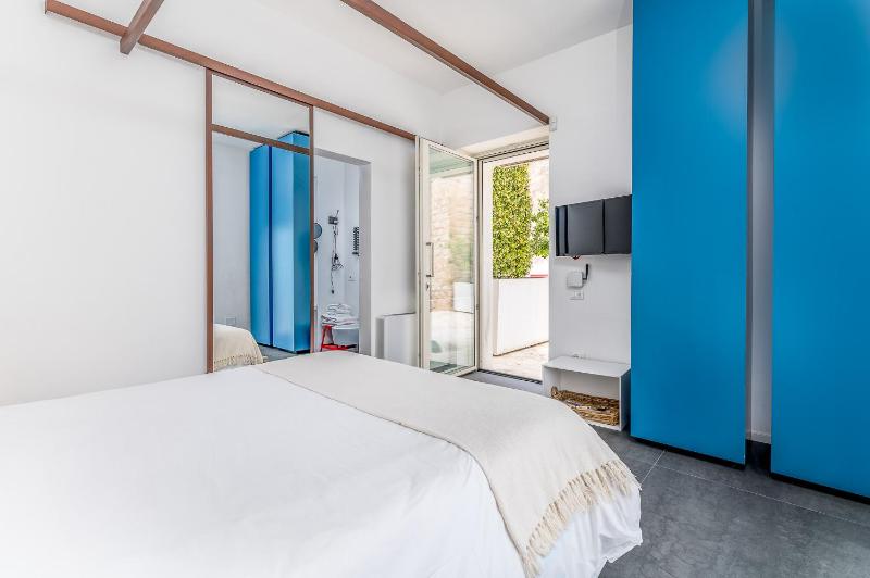 Deluxe Double Room image 1
