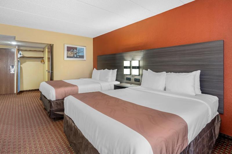Queen Room with Two Queen Beds image 3