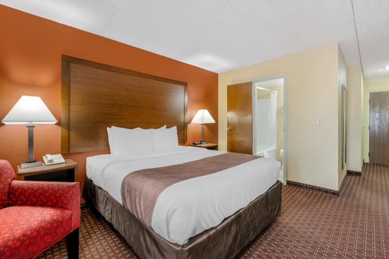 Queen Room image 1
