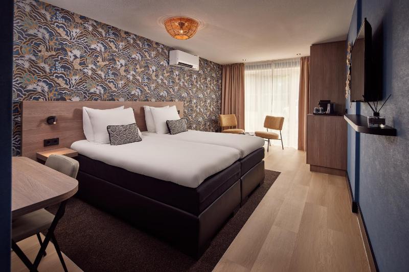 Twin Room with Terrace image 1