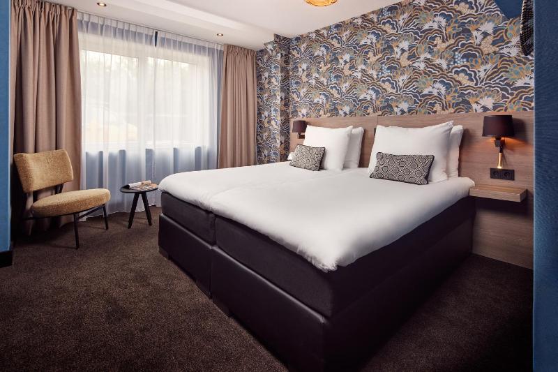 Standard Twin Room image 1