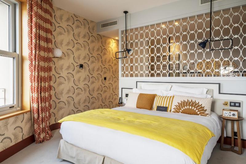 Prestige Suite with Sea View  image 1