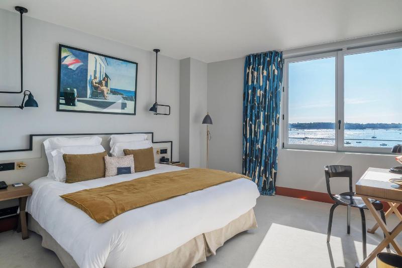 Superior Double Room with Sea View image 1