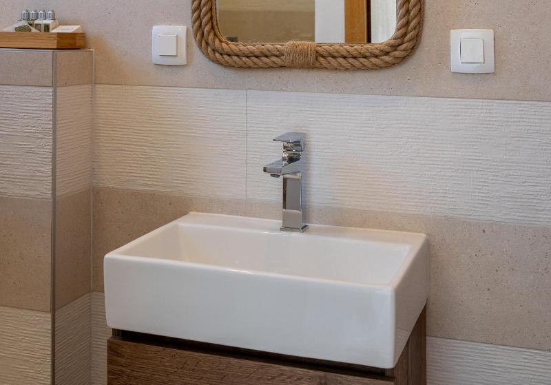 Villa Sea La Vie Seafront Location 4 Bedrooms Sea Access - image 35
